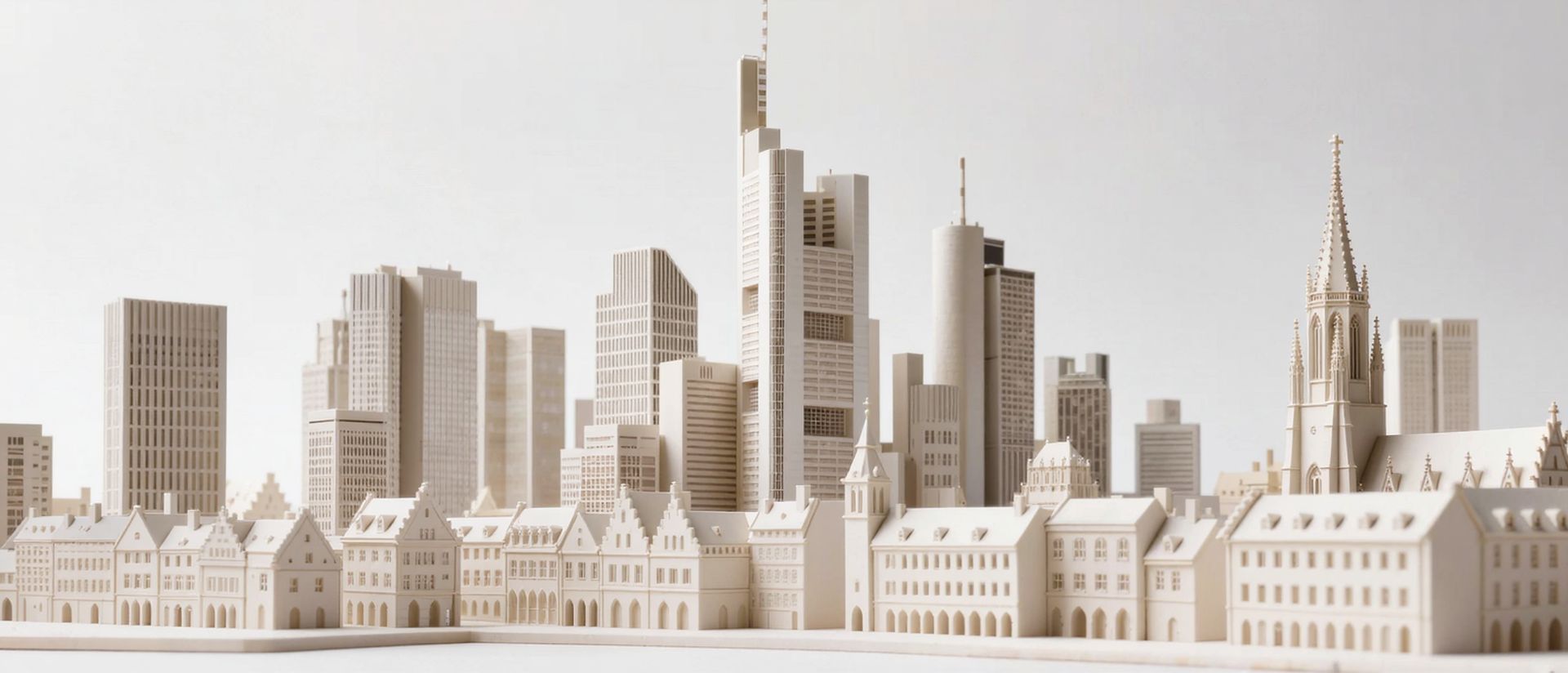 Weiterbildung Frankfurt am Main Geförderte Weiterbildung in Frankfurt am Main — Wahrzeichen von Frankfurt am Main als Architekturmodell